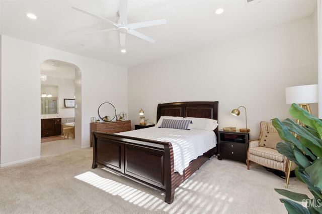 6113 Dartmoor Wood Avenue, Bakersfield, CA 93314