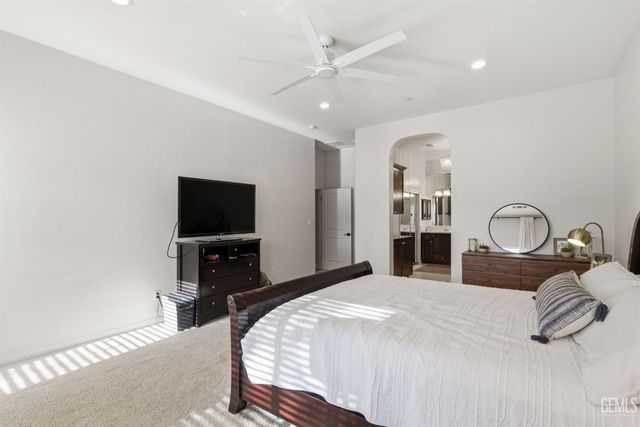 6113 Dartmoor Wood Avenue, Bakersfield, CA 93314