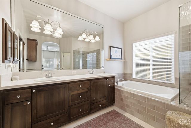 6113 Dartmoor Wood Avenue, Bakersfield, CA 93314