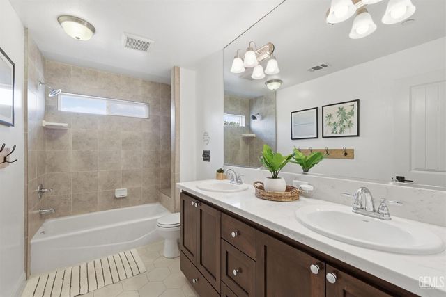 6113 Dartmoor Wood Avenue, Bakersfield, CA 93314