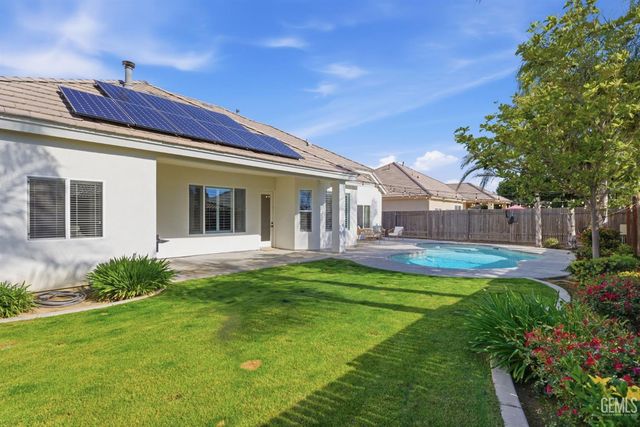 6113 Dartmoor Wood Avenue, Bakersfield, CA 93314