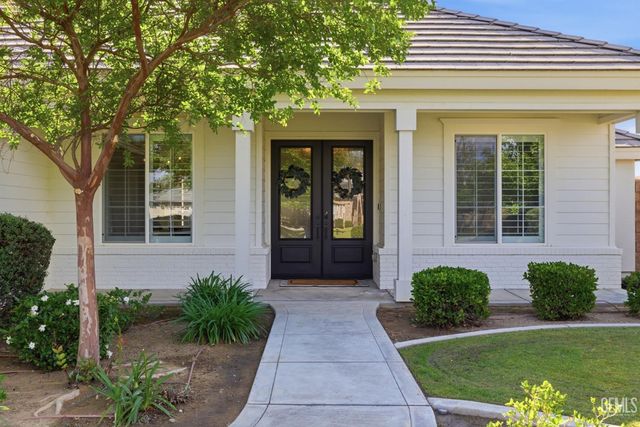6113 Dartmoor Wood Avenue, Bakersfield, CA 93314
