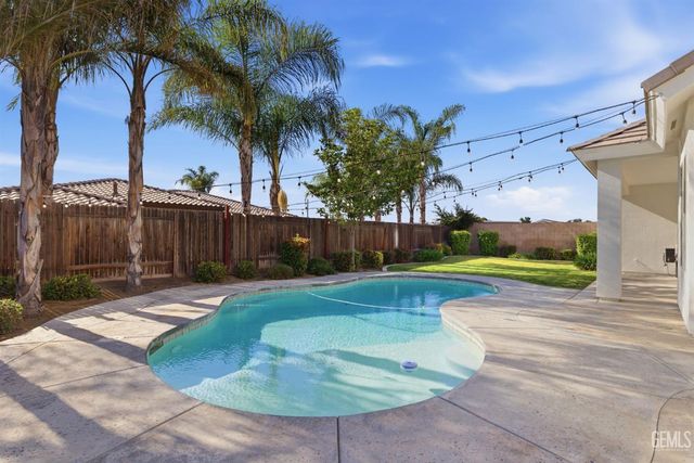 6113 Dartmoor Wood Avenue, Bakersfield, CA 93314