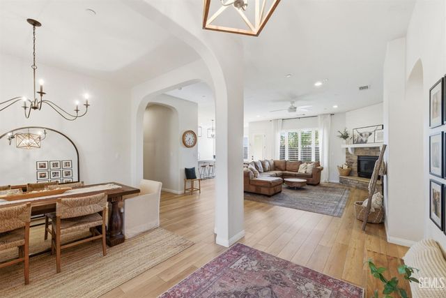 6113 Dartmoor Wood Avenue, Bakersfield, CA 93314