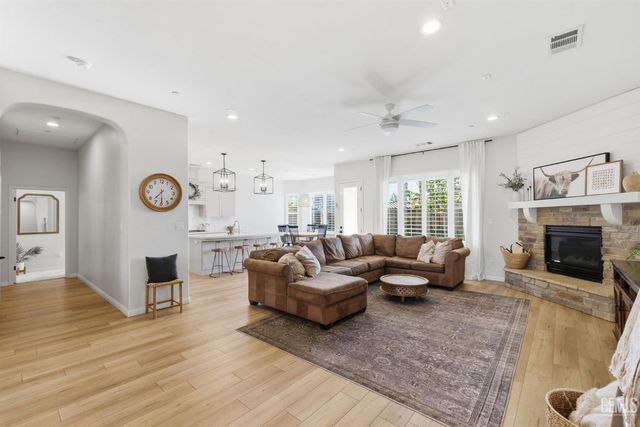 6113 Dartmoor Wood Avenue, Bakersfield, CA 93314