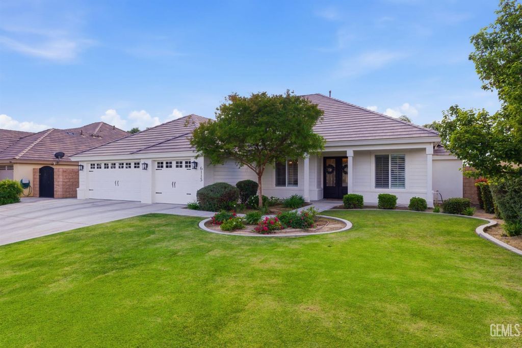 6113 Dartmoor Wood Avenue, Bakersfield, CA 93314