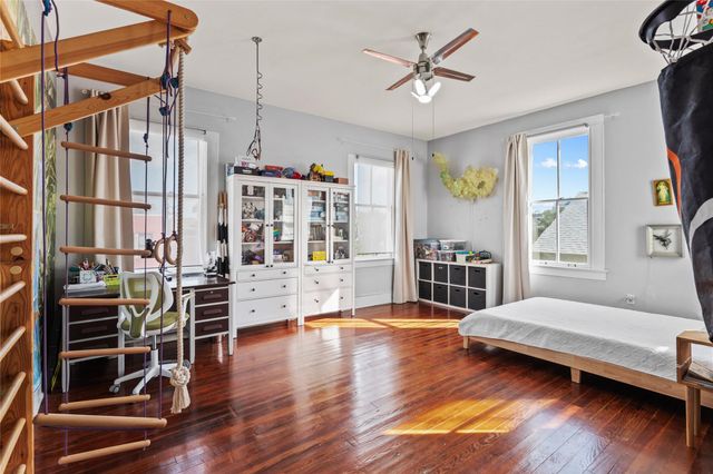 3625 Avenue O, Galveston, TX 77550