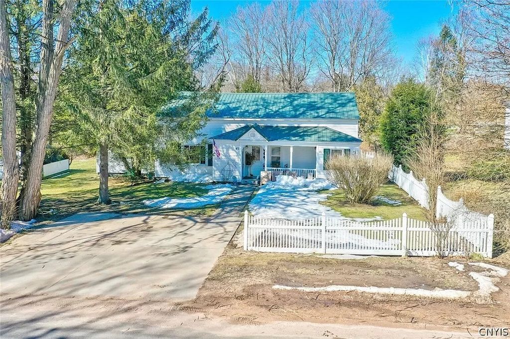 85 Center Street, Constantia, NY 13042