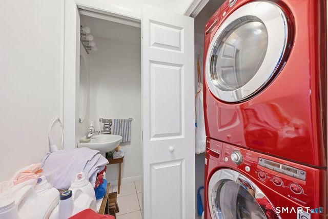 27 Parkwoods Drive 27, Norwich, CT 06360