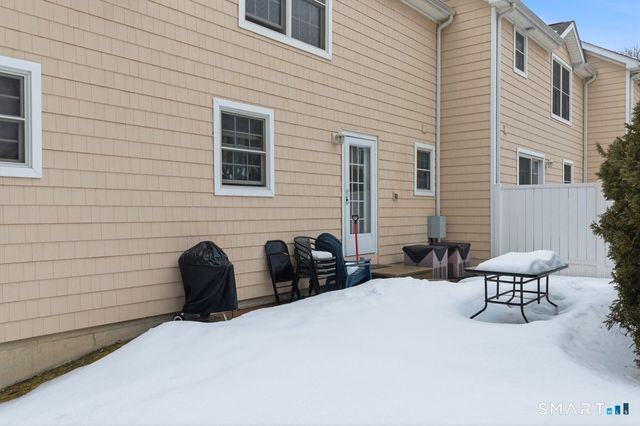 27 Parkwoods Drive 27, Norwich, CT 06360