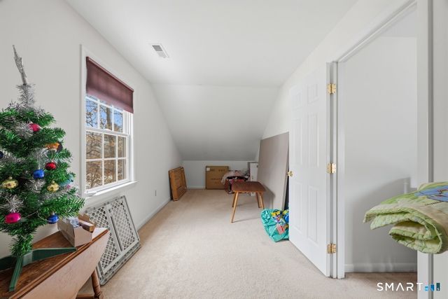 27 Parkwoods Drive 27, Norwich, CT 06360