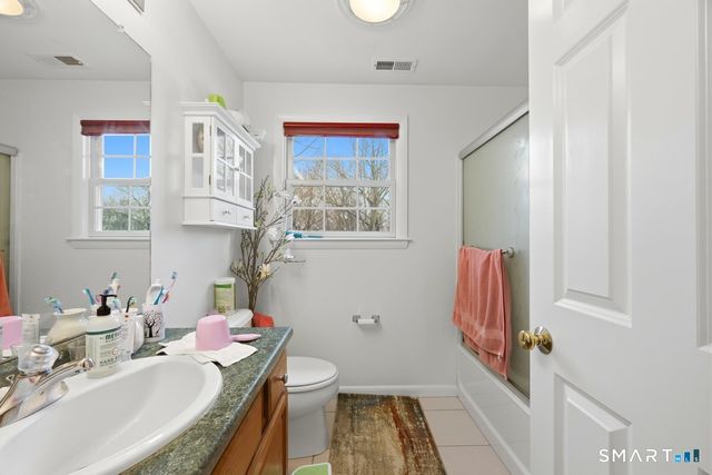 27 Parkwoods Drive 27, Norwich, CT 06360