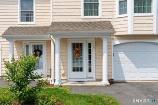 27 Parkwoods Drive 27, Norwich, CT 06360