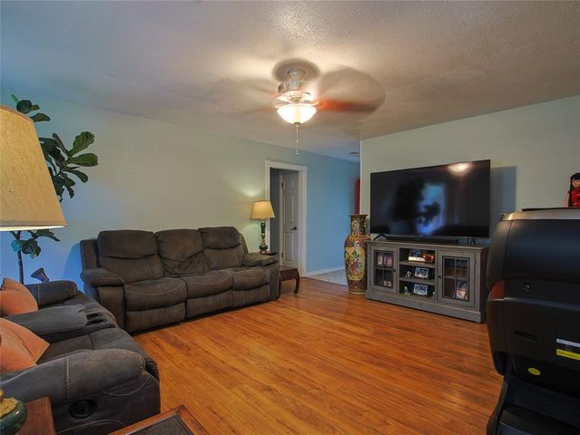 753 W Shepherd Drive, Mustang, OK 73064