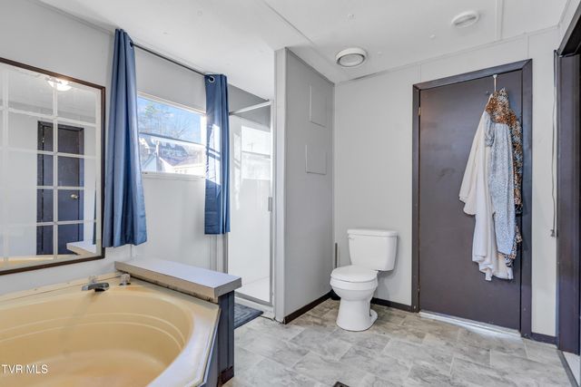 607 Northeast Spring Avenue, Wise, VA 24293