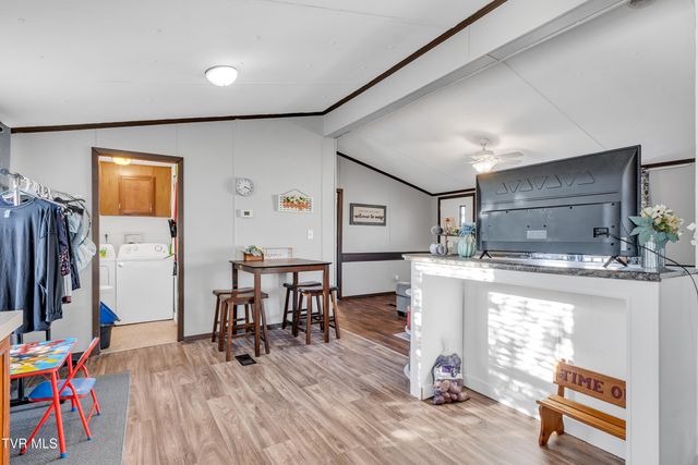 607 Northeast Spring Avenue, Wise, VA 24293