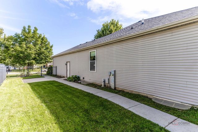306 Greenview Lane, Lake Villa, IL 60046