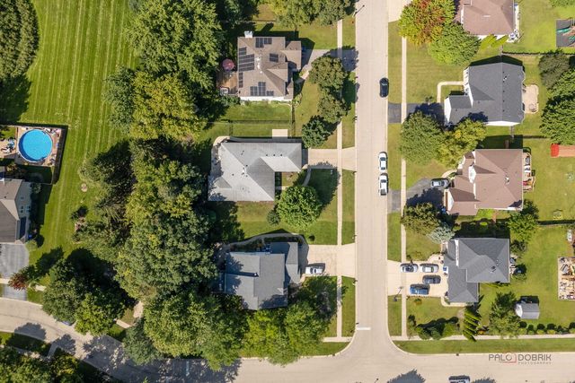 306 Greenview Lane, Lake Villa, IL 60046
