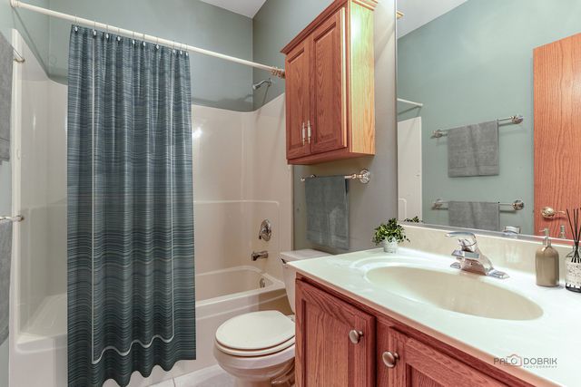 306 Greenview Lane, Lake Villa, IL 60046
