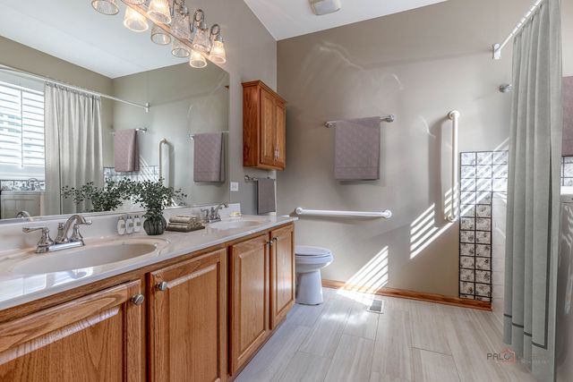 306 Greenview Lane, Lake Villa, IL 60046