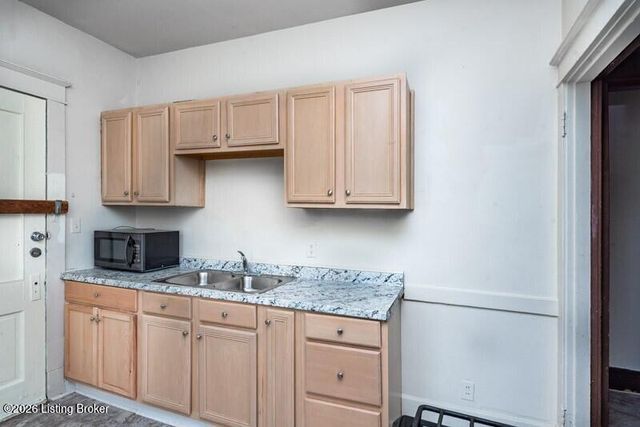 122 S 42nd St, Louisville, KY 40212