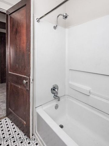 122 S 42nd St, Louisville, KY 40212