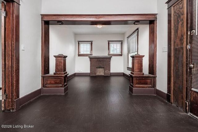 122 S 42nd St, Louisville, KY 40212