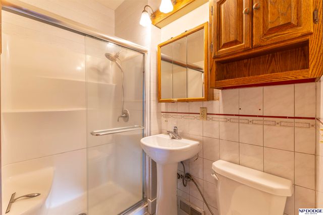 3224 S 32nd Avenue, Omaha, NE 68105