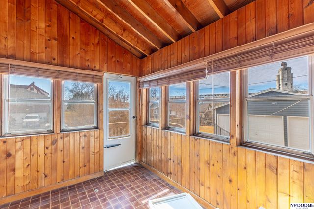 3224 S 32nd Avenue, Omaha, NE 68105