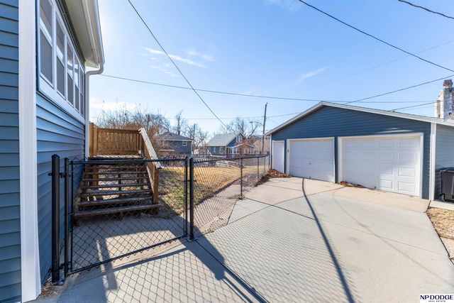 3224 S 32nd Avenue, Omaha, NE 68105