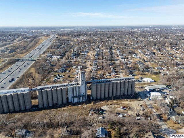 3224 S 32nd Avenue, Omaha, NE 68105