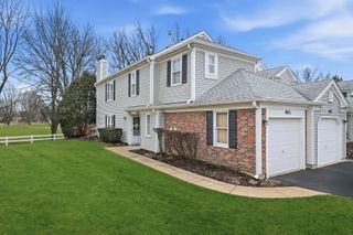 1821 Pebble Beach Circle 1, Elk Grove Village, IL 60007