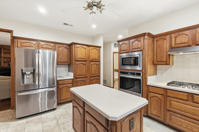 1424 Oakwood Court, Flower Mound, TX 75028