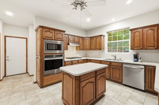1424 Oakwood Court, Flower Mound, TX 75028