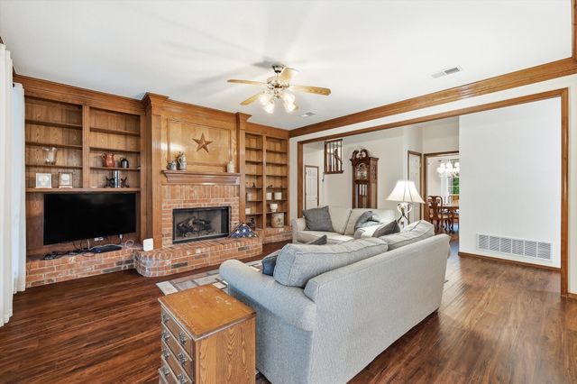 1424 Oakwood Court, Flower Mound, TX 75028