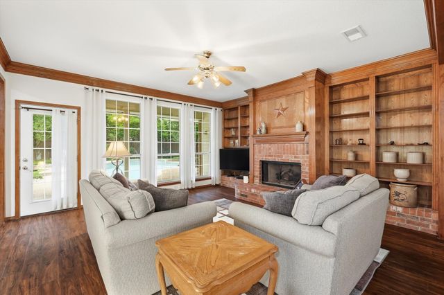 1424 Oakwood Court, Flower Mound, TX 75028