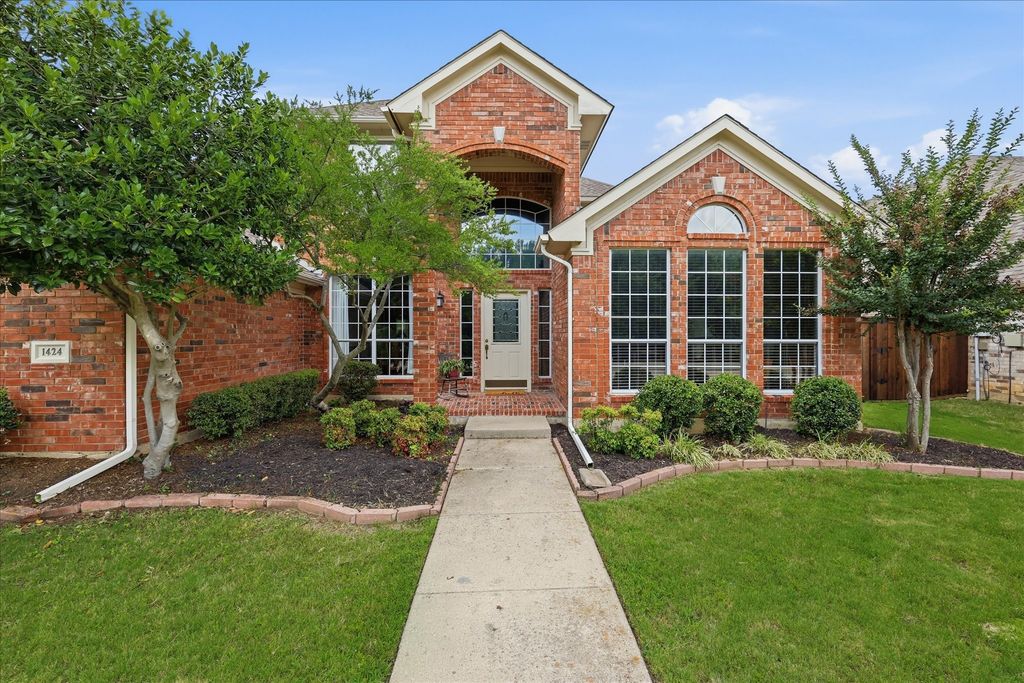 1424 Oakwood Court, Flower Mound, TX 75028