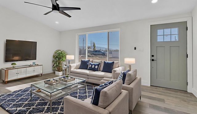 679 Meadow Lake Road, Los Lunas, NM 87031