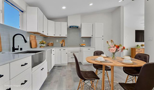 679 Meadow Lake Road, Los Lunas, NM 87031