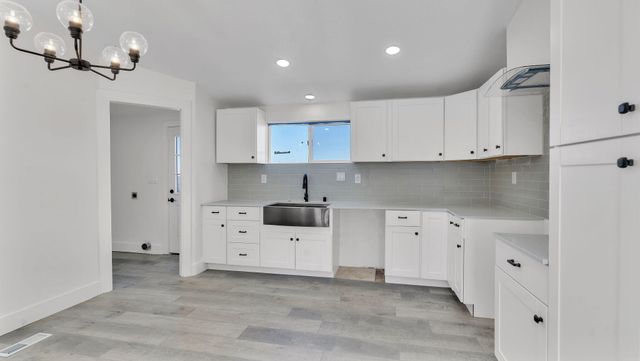 679 Meadow Lake Road, Los Lunas, NM 87031