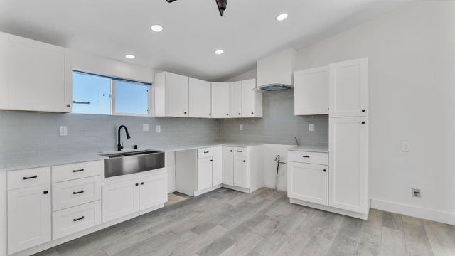 679 Meadow Lake Road, Los Lunas, NM 87031