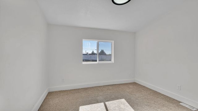 679 Meadow Lake Road, Los Lunas, NM 87031