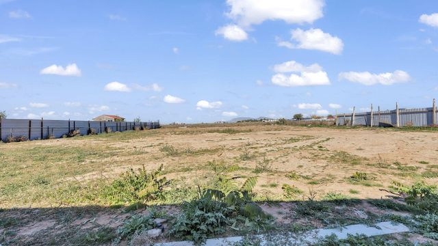 679 Meadow Lake Road, Los Lunas, NM 87031