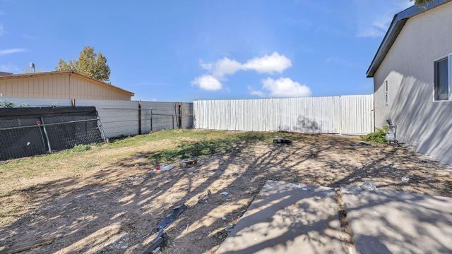 679 Meadow Lake Road, Los Lunas, NM 87031