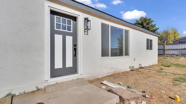 679 Meadow Lake Road, Los Lunas, NM 87031