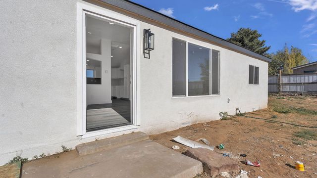 679 Meadow Lake Road, Los Lunas, NM 87031