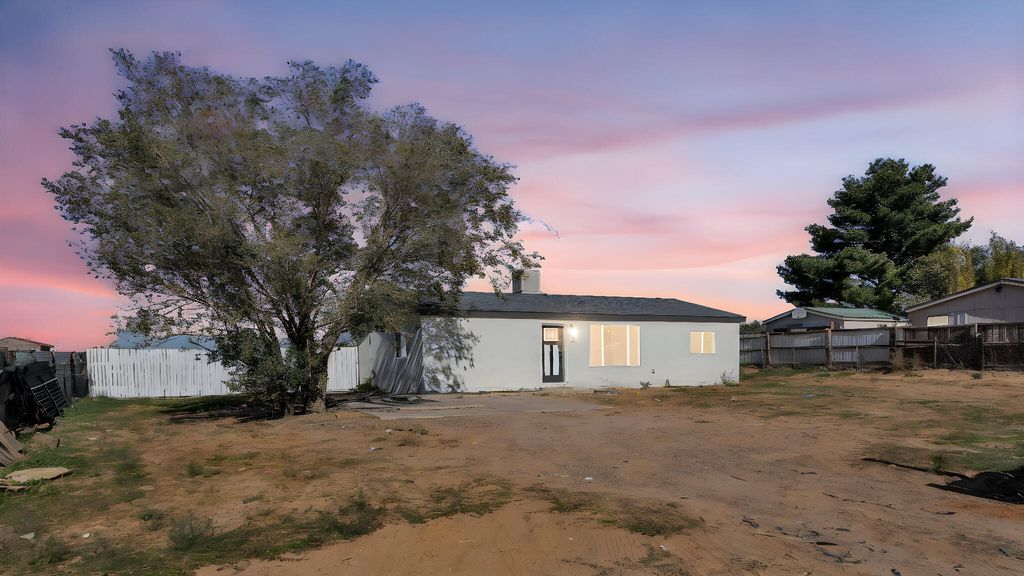 679 Meadow Lake Road, Los Lunas, NM 87031