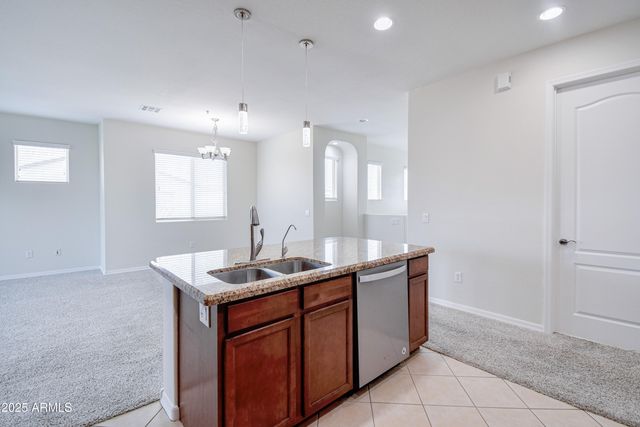 250 W QUEEN CREEK Road 249, Chandler, AZ 85248