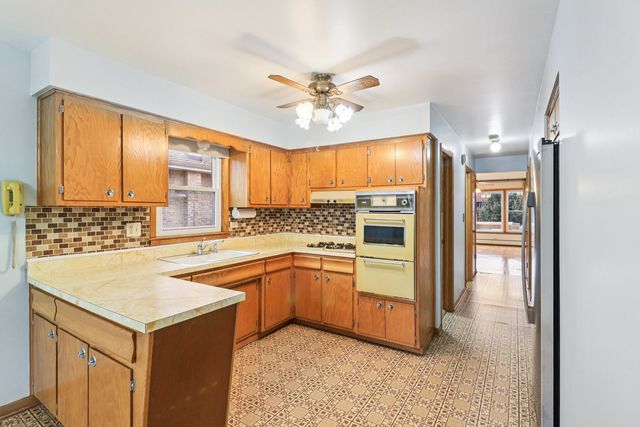 5111 W Waveland Avenue, Chicago, IL 60641