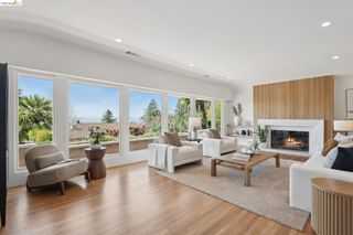 246 Pershing Dr, Oakland, CA 94611